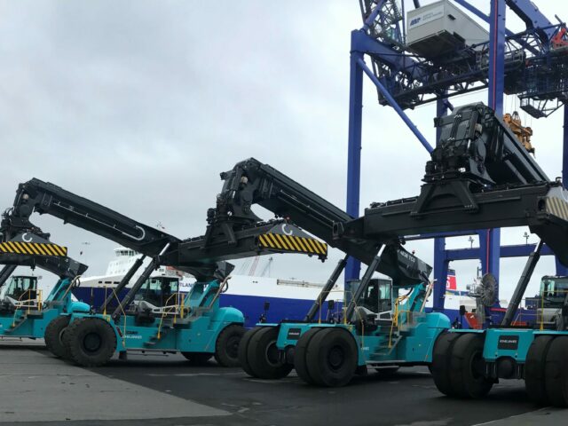 HVO powered reach stackers at ABP’s Port of Immingham